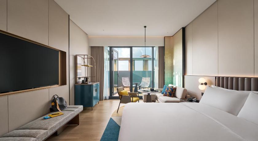 Image of 1 King Premium Balcony 1