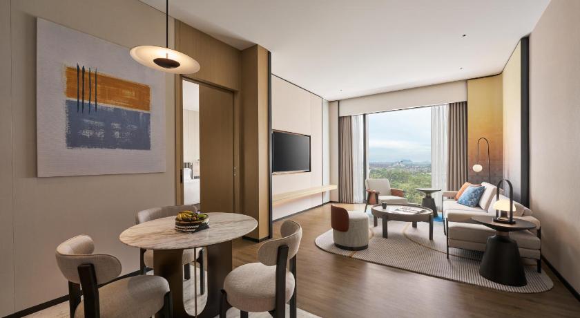 Image of 1 Bedroom Suite Kitchen Dining 0