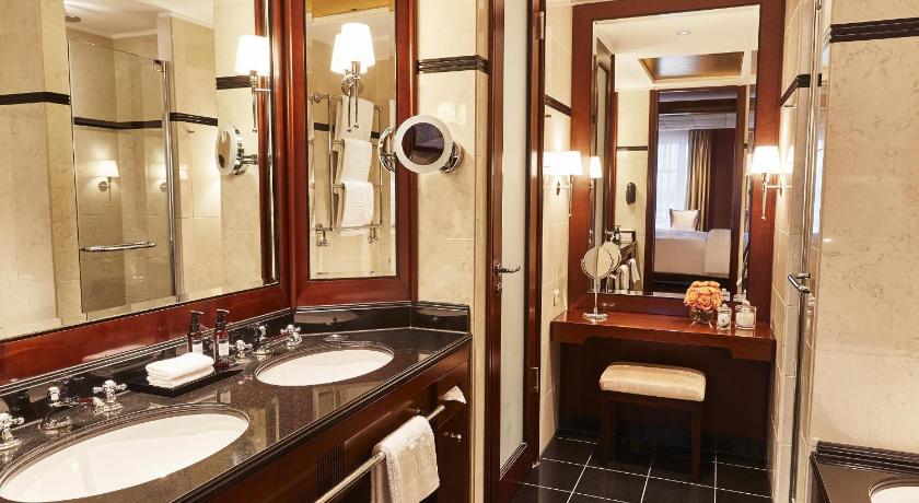 Image of Superior Deluxe Room 17