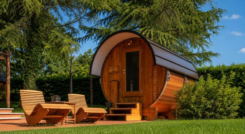 Rifugio diVino Dormire in una botte - Wine Barrel stay near Rome