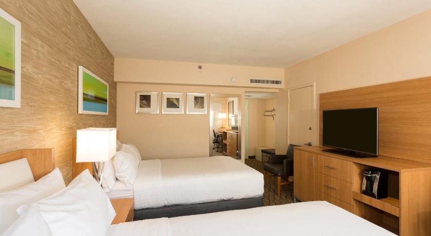Immagine di Camera Fronte Oceano con 2 Letti Matrimoniali - Non Fumatori (2 Double Beds Ocean Front View Non-Smoking) 5