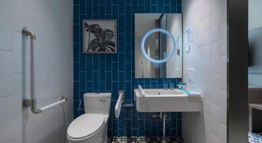 Image of Standard Twin Room with Courtyard Access 5