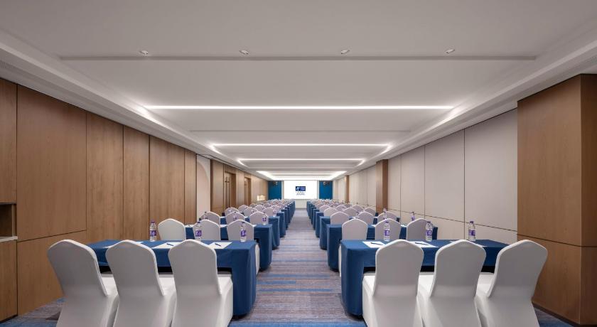 Holiday Inn Express Qingdao Downtown - image 14