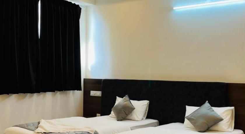 DJ IMPERIAL SUITES - image 13