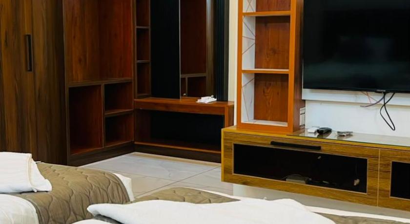 DJ IMPERIAL SUITES - image 10