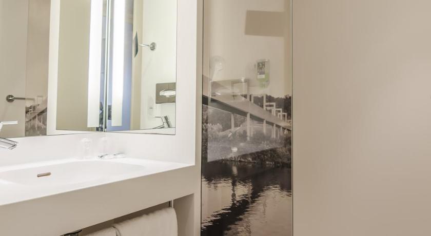 Hotel Mercure Cergy-Pontoise Centre photo