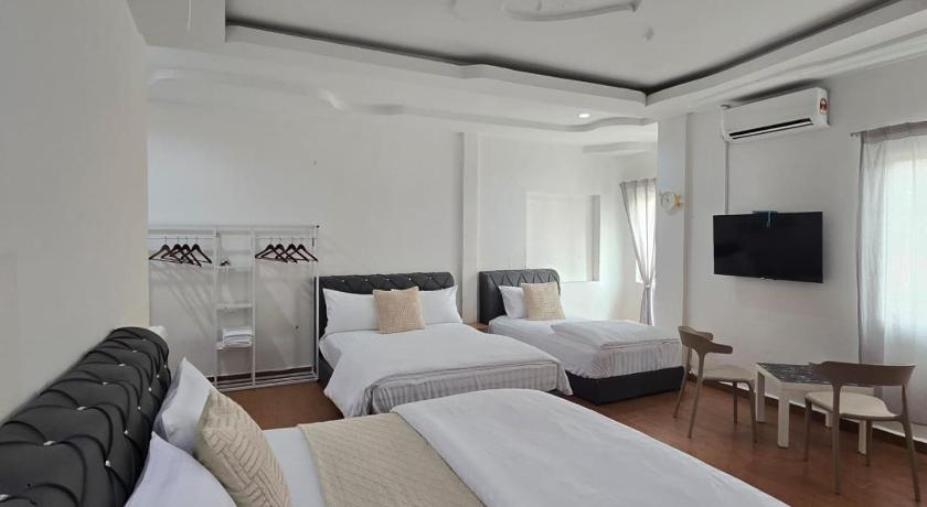 Image of Family Room with Private Bathroom 6