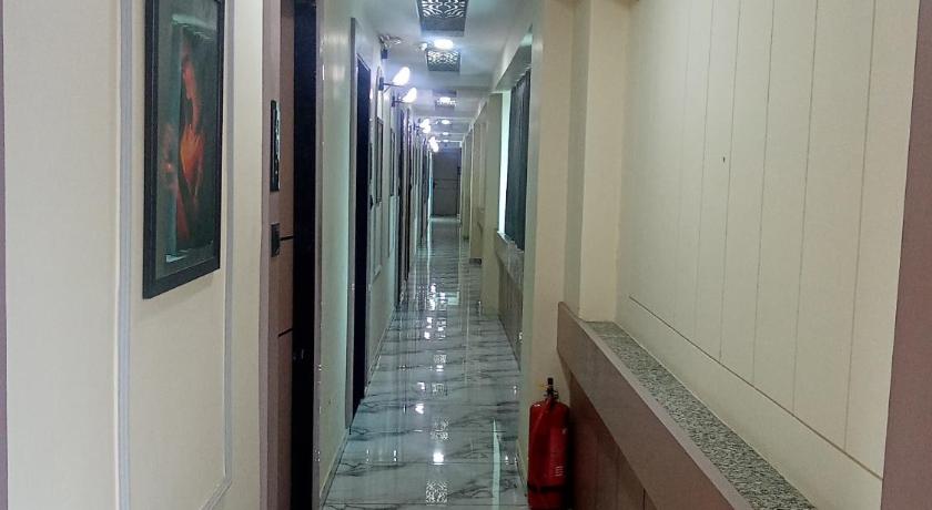 OYO Hotel Sunstar Inn - image 8