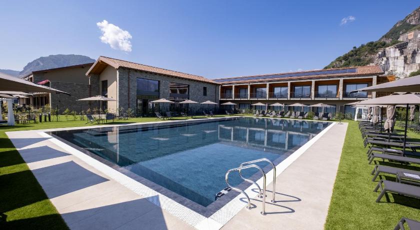 Continental Golf Resort