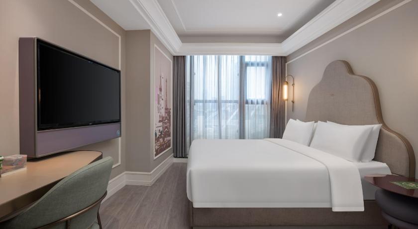 Image of Deluxe Room 1 King Bed 1