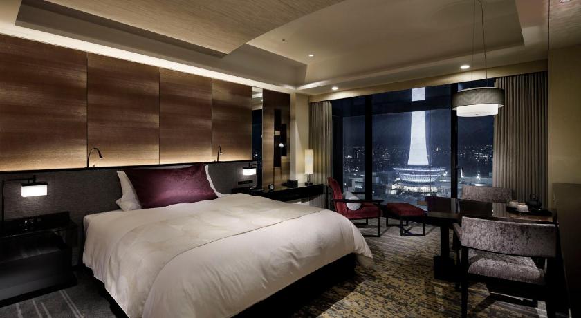 Image of Deluxe Double Room with Tower View and Club Lounge Access - Non-Smoking 0