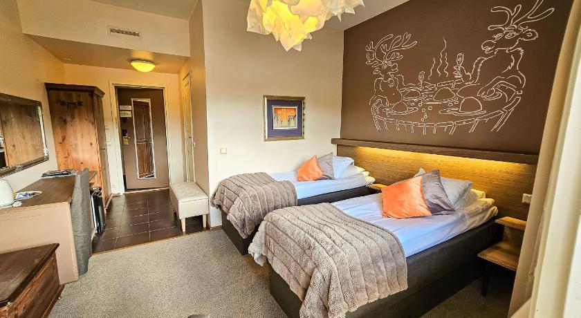 Image of Standard Twin Room with Bath 1