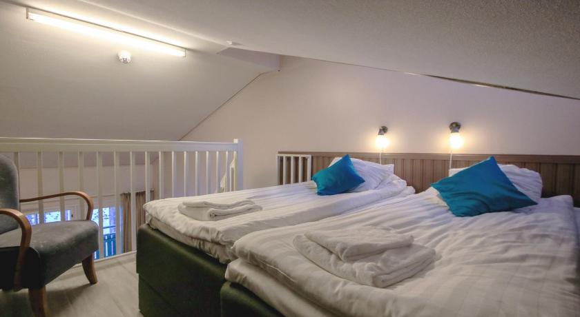 Image of Family Room with Sauna 7