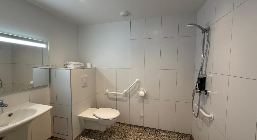 Image of Accessible King Room 1