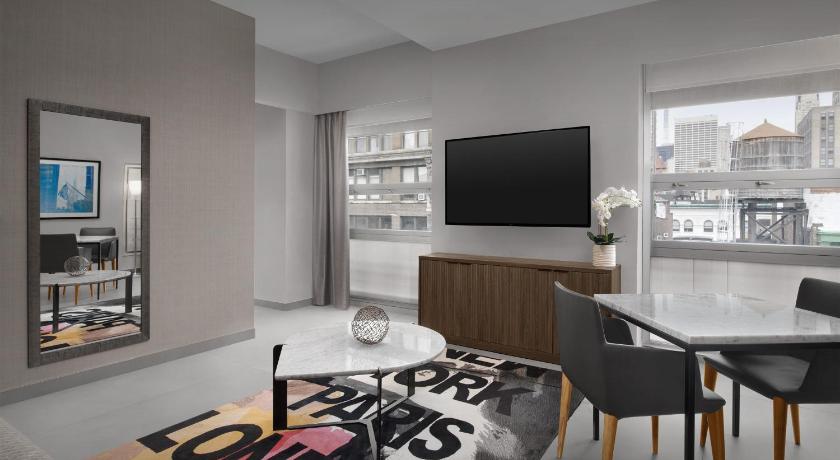 Image of Empire Suite 0