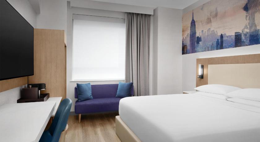 Image of 1 King Bed With ADA Shower 0