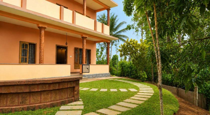 Lakeshore Resort Wayanad - image 3