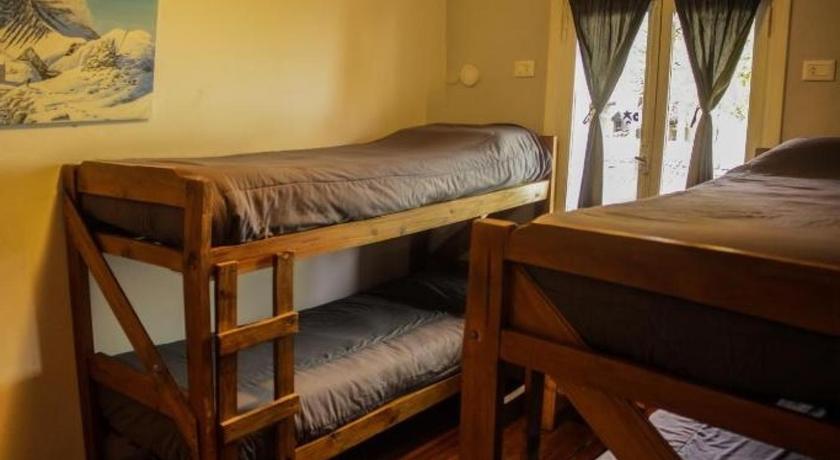 Image of Basic Triple Room with Shared Bathroom 0