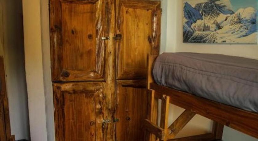 Image of Basic Triple Room with Shared Bathroom 1