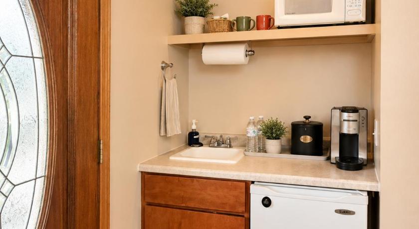 Image of Blackberry Springs 4