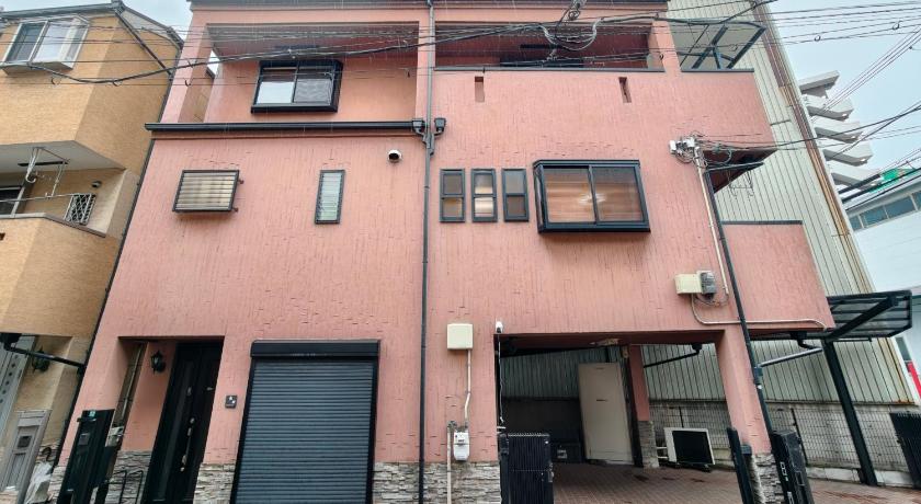 日式建筑风格独栋别墅 难波商圈稀缺大面积三卧室双卫生间全功能浴室 超大空间收纳 宽敞客厅餐厅厨房 大露台 双车位 可住8人