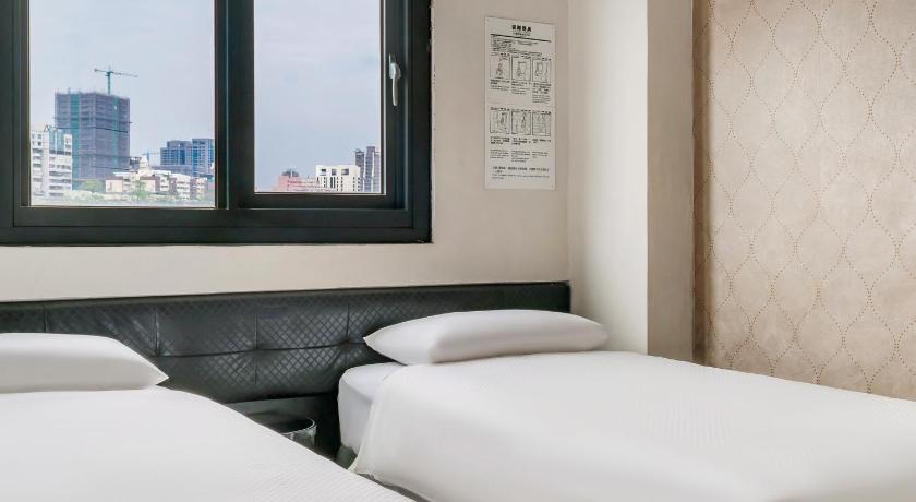 Image of Deluxe Twin Room 11