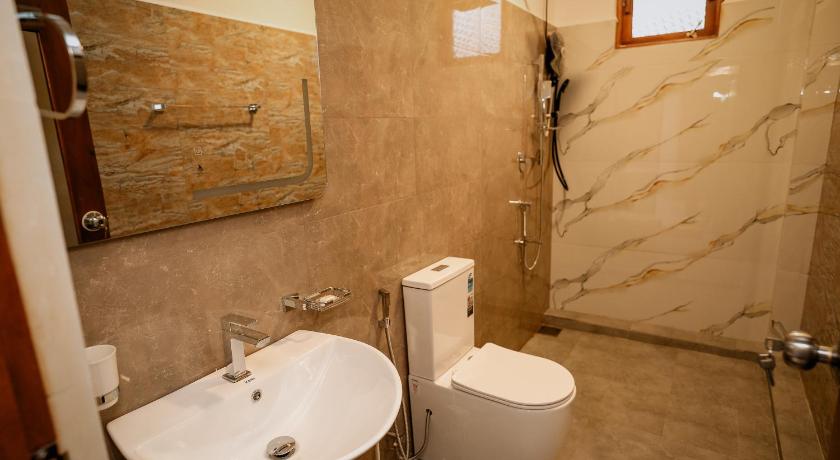 Raam Villa Uppuveli - image 45
