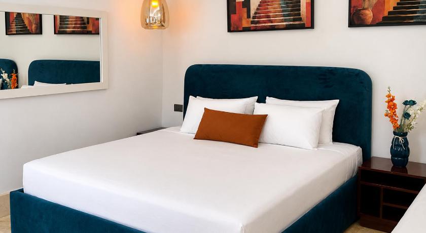 Image of Deluxe Family Suite 8