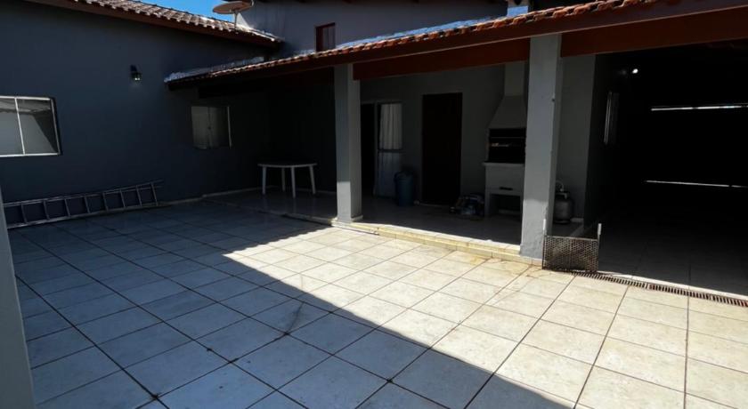 Casa confortável de 4 suítes a 400m da praia