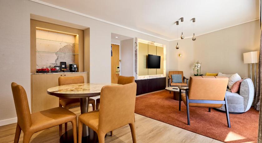 Immagine di Suite with Balcony 1 King 5