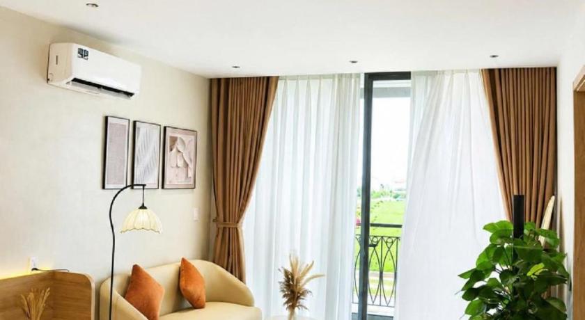 Camellia Maison - image 2