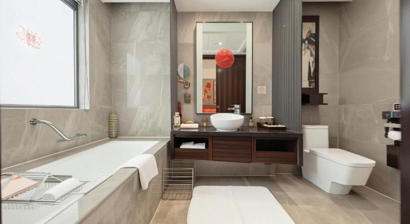 Wuhan Royal Suites & Towers Hotel - image 20