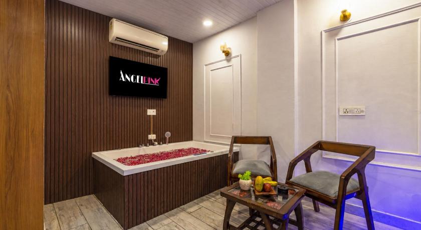 Hotel Angel Pink Premium Behind Radisson Blue Hotel - image 46