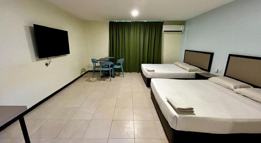 Bee Garden Motel - image 49