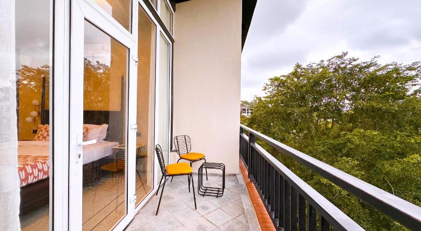 The Four Stories - Luxury Near the Lake - image 9