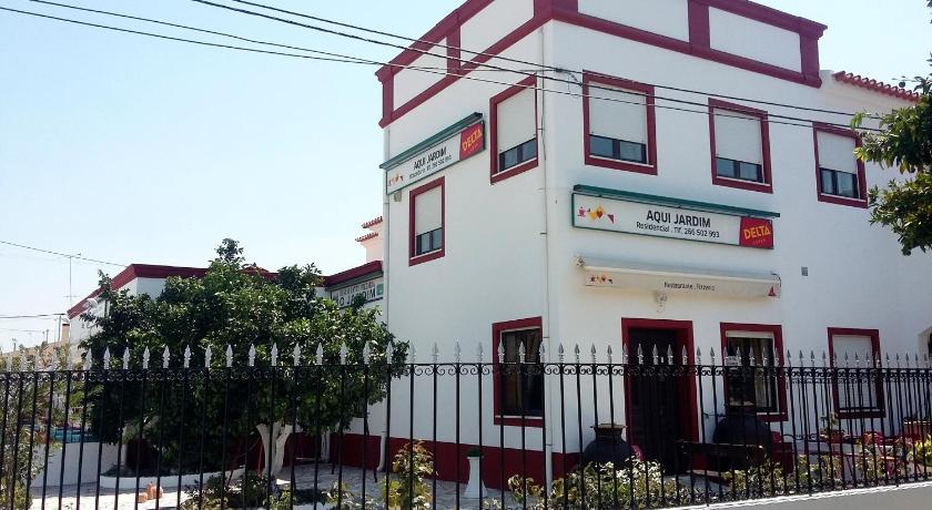 雷古恩戈斯·德·蒙萨拉兹 Aqui Jardim 3星级 酒店 泳池