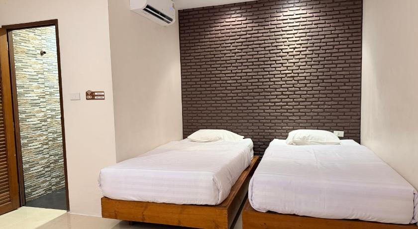 Image of Standard Twin Room without Balcony 9