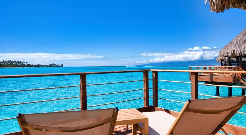 Fotografija Superior Overwater Villa 1