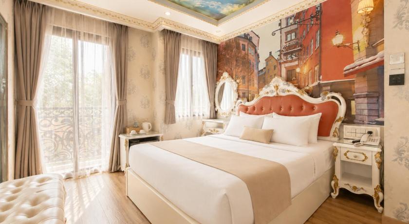 Image of Suite with Balcony 1