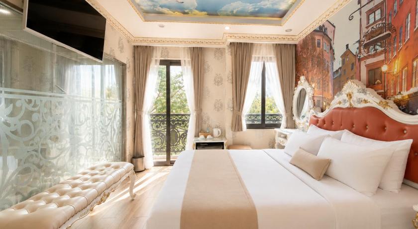 Image of Suite with Balcony 0