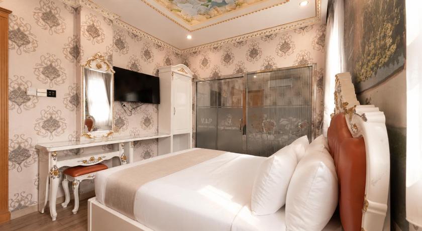 Image of Two Connecting Double Rooms 1