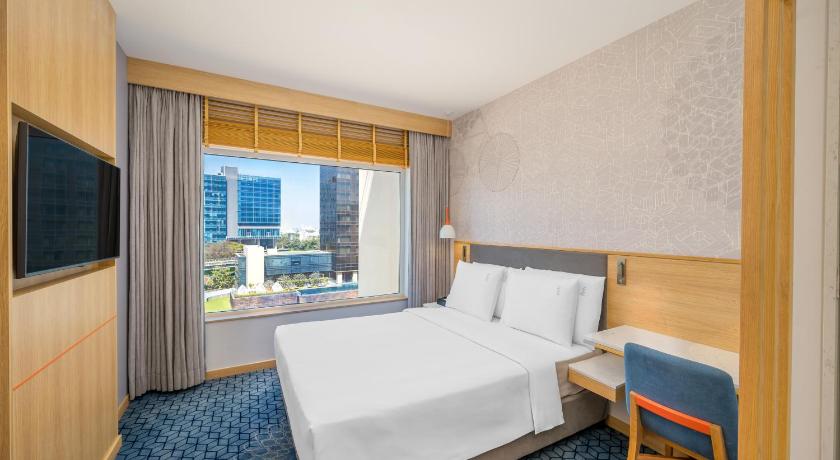 1 Queen Bed Standard with free laundromat