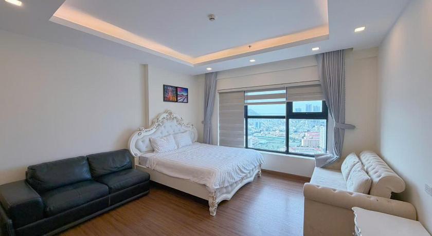 Image of Three-Bedroom Apartment with Sea View 0