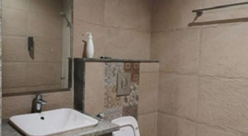 Image of Standard Queen Room 1