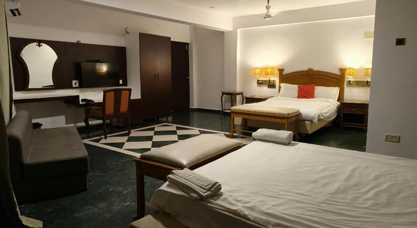 Image of Deluxe Queen Suite 0