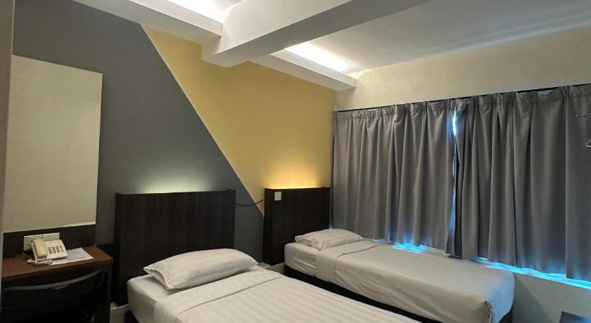 The Regency Garden Hotel - image 3
