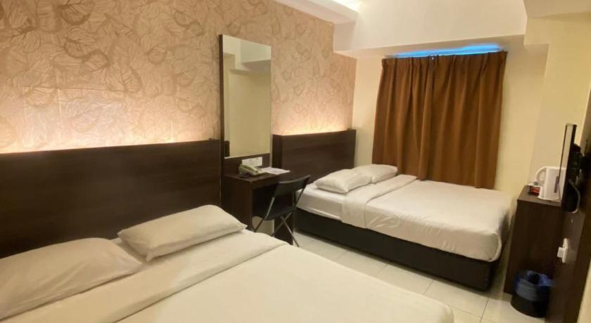 The Regency Garden Hotel - image 11