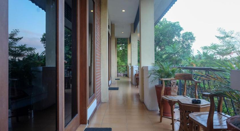 OYO 261 Sasono Putro Guest House - image 2