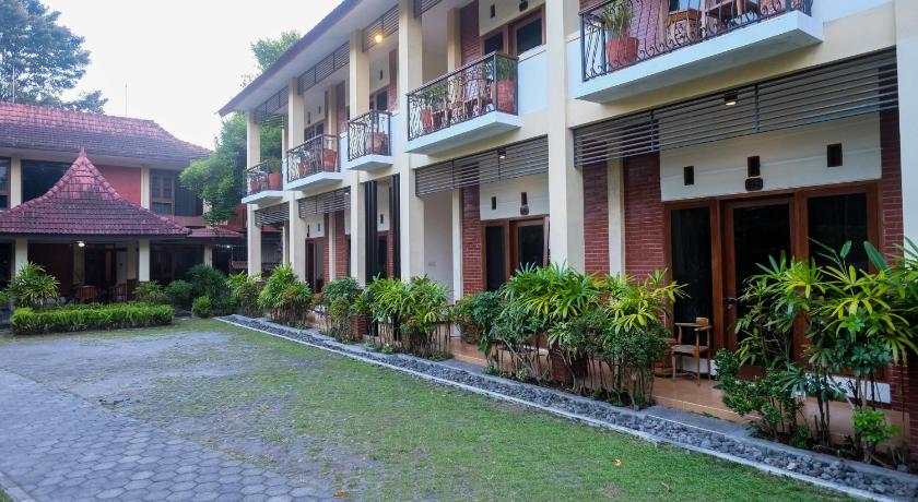 OYO 261 Sasono Putro Guest House - image 12