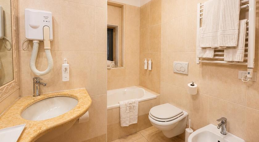 Фото: Трехместный номер (Triple Room) 6
